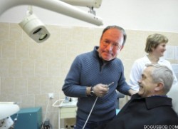  Goofing-off at the dentist's office 